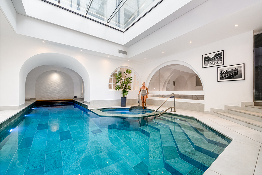 Pool & Spa